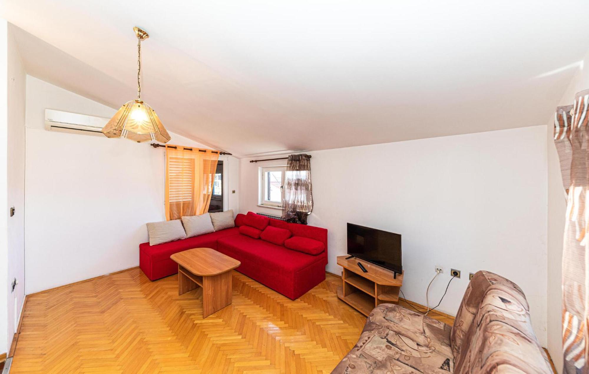 Gorgeous Apartment In Kastel Kambelovac With Wifi Kastela Bagian luar foto